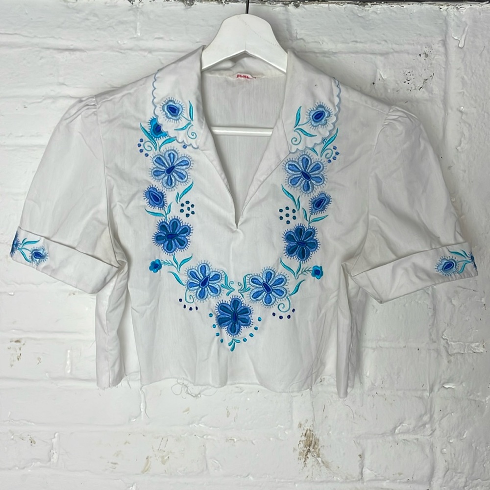 Cut off cropped embroidered blouse